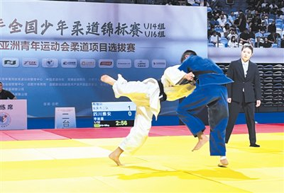 包含柔道联赛上演强强对话，吴越犀牛队强势反弹剑门飞鹰队，团队配合流畅；高压逼抢成功的词条